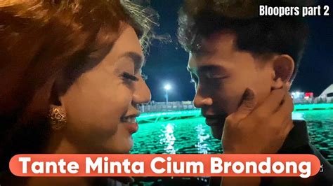 bokep brondong tante|Tante Kina Minta Berondong Kenyot Nenennya.mp4